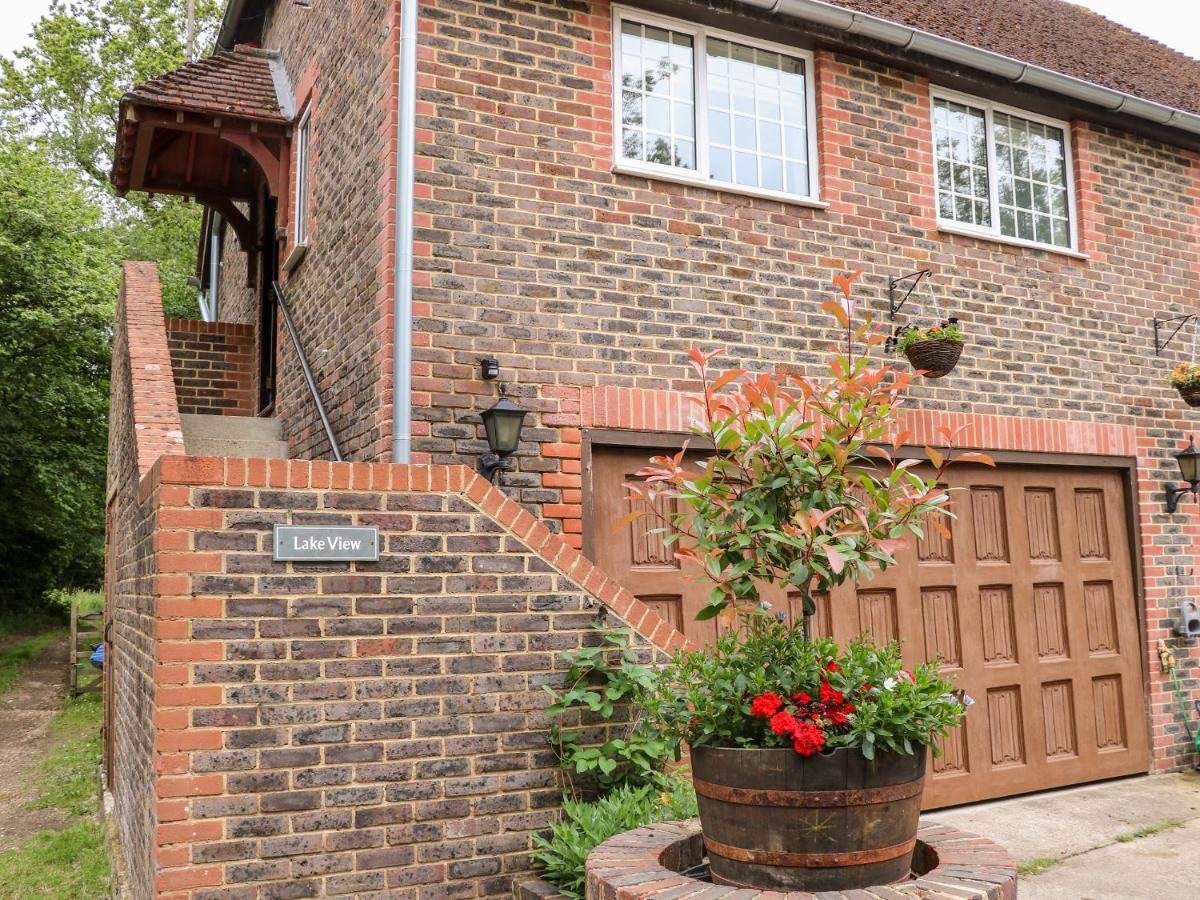 Miswells Cottages - Lake View Turners Hill Exteriör bild