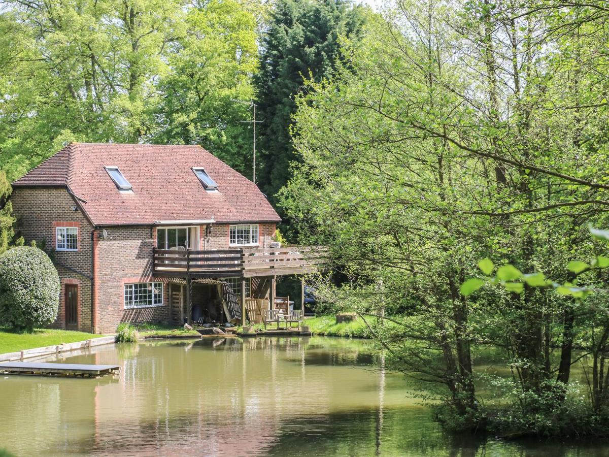Miswells Cottages - Lake View Turners Hill Exteriör bild