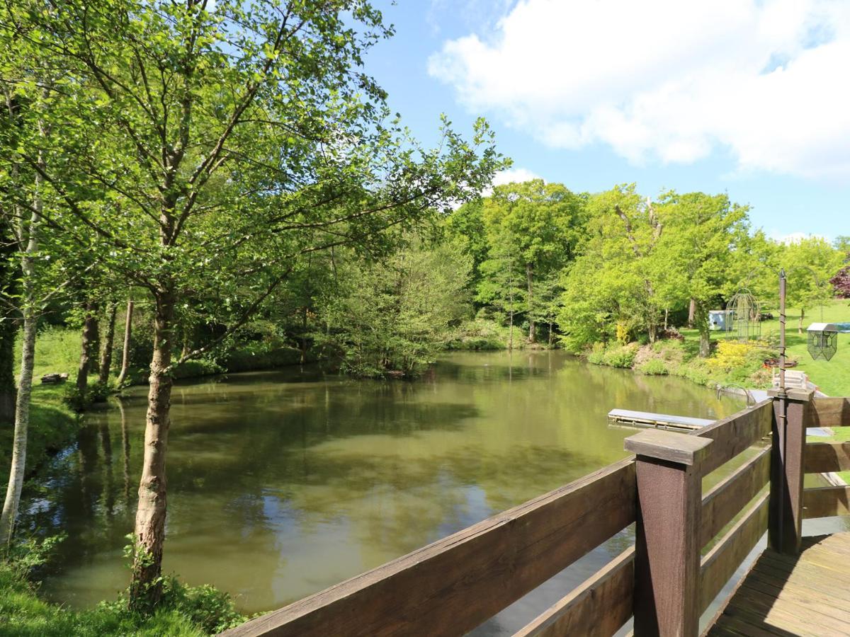 Miswells Cottages - Lake View Turners Hill Exteriör bild